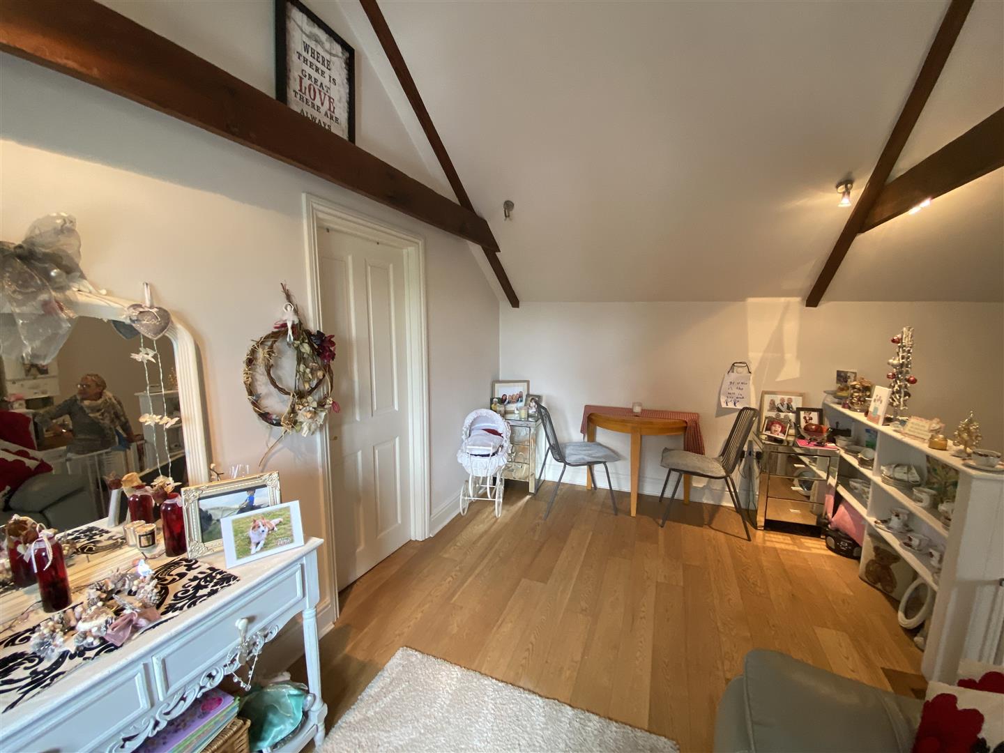 KITCHEN/LIVING ROOM